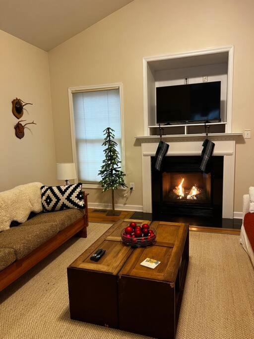 Cozy Cabin W/ Indoor Fireplace & Tranquil Views Luray Exterior photo
