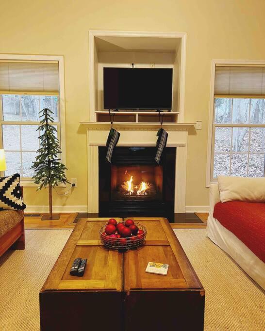Cozy Cabin W/ Indoor Fireplace & Tranquil Views Luray Exterior photo